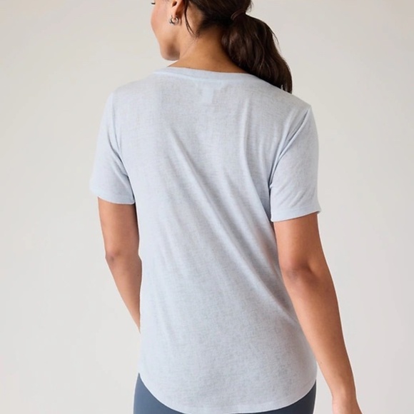 Athleta Breezy Scoop V Tee NWT - Picture 2 of 10